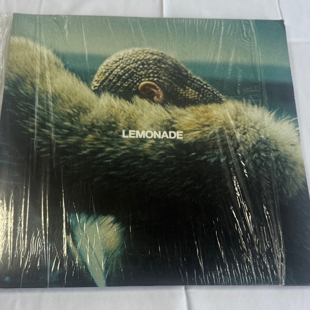 Beyoncé "Lemonade" Vinyl Album - Iconic Cover Art